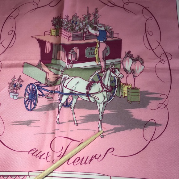 ✨Hermès “Quai Aux Fluers” silk scarf✨ - Picture 9 of 16